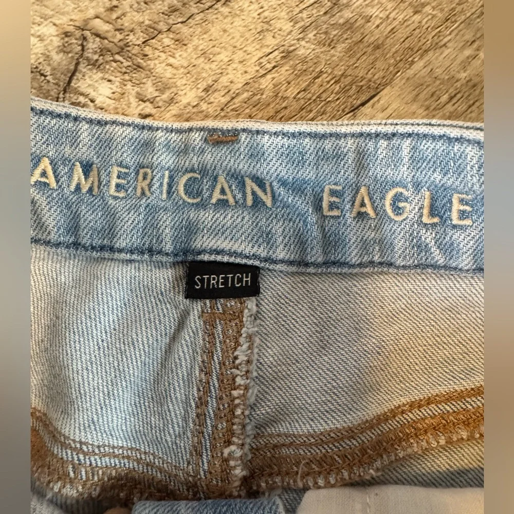 American Eagle size 0 stretch Curvy 90s Boyfriend Jean shorts, distressed - Picture 6 of 12